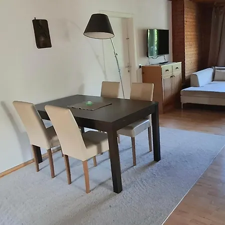 Apartment Quiet Attic With Large Garden Near Vienna